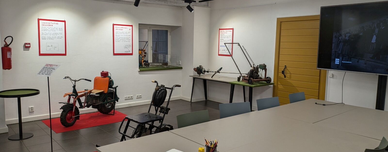 Näituseruum Varbuse postijaama tõllakuuri seminariruumis