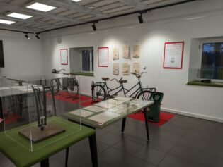 Hüpiknäitus seminariruumis